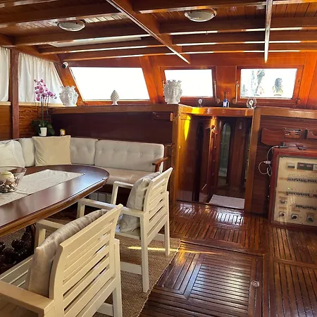 Bateau-hôtel Eolie In Caicco